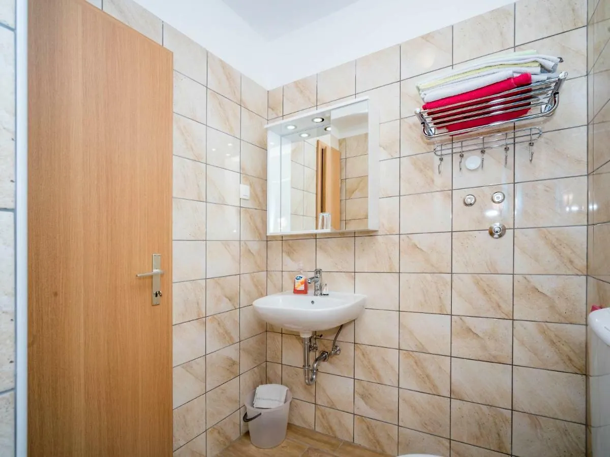 Apartment Hilde Red-8 By Interhome 梅杜林